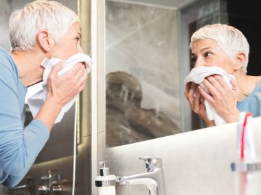 Lekker badderen soms gevaarlijk? 5 tips om uitglijders in de badkamer te voorkomen